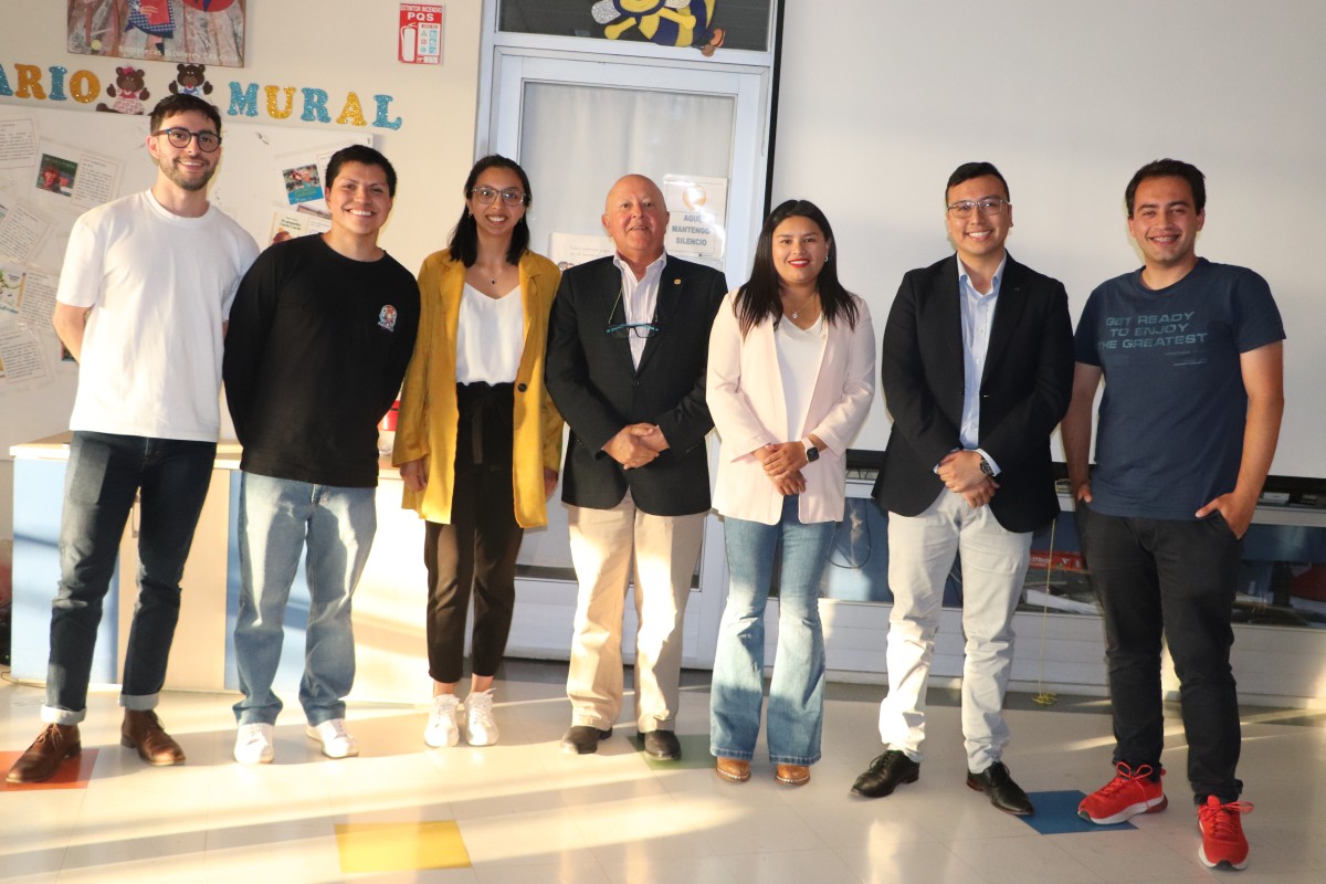 Primer Encuentro de Ex Alumnos: Un Emotivo Reencuentro | Colegio ...